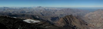 Panorama al Volcan Descabezado desde la cumbre del volcan Azufre Peteroa.jpg
