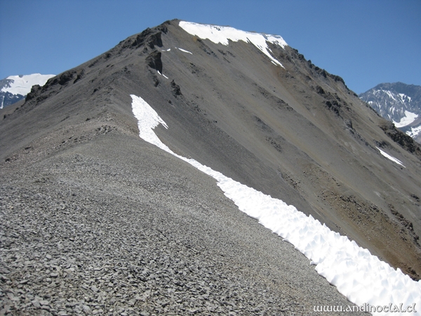 Archivo:Cerro los piches.jpg