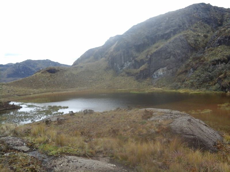 Archivo:Laguna antes último portezuelo.jpg